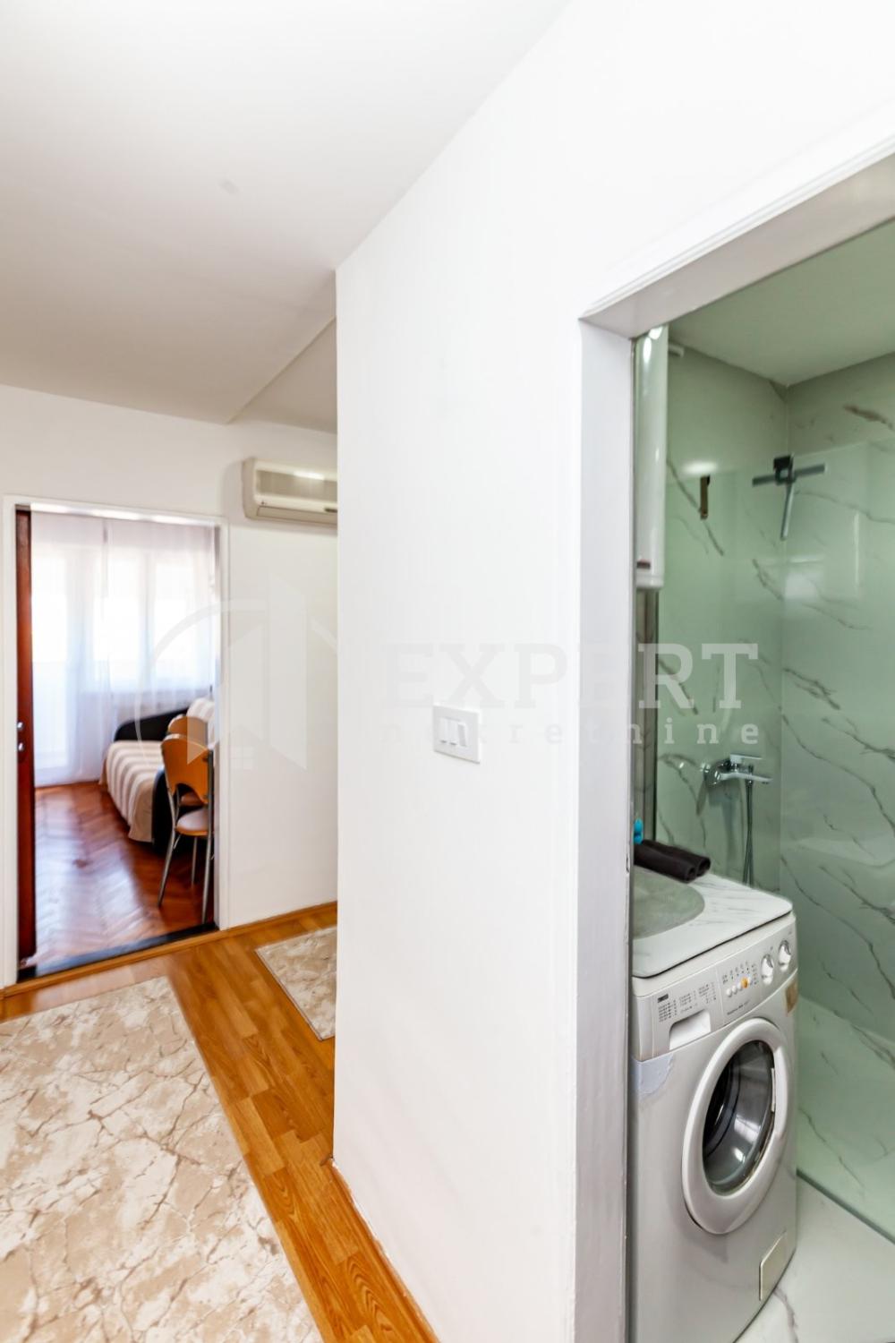 Slika 4 - Stan u zgradi, uknjižen, centralno grejanje, oglas ID p-015115