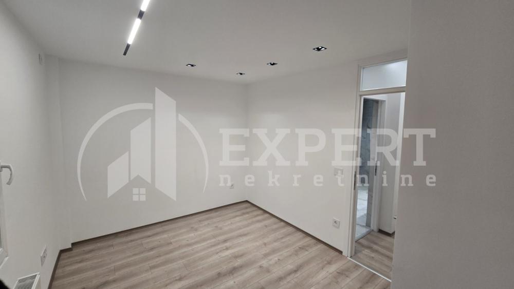 Slika 7 - Stan u zgradi, uknjižen, centralno grejanje, oglas ID p-015231