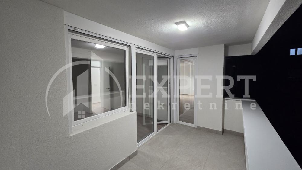 Slika 10 - Stan u zgradi, uknjižen, centralno grejanje, oglas ID p-015231