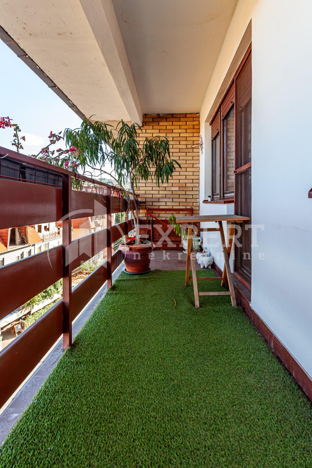 Slika 7 - Stan u zgradi, uknjižen, grejanje na struju, oglas ID p-015249