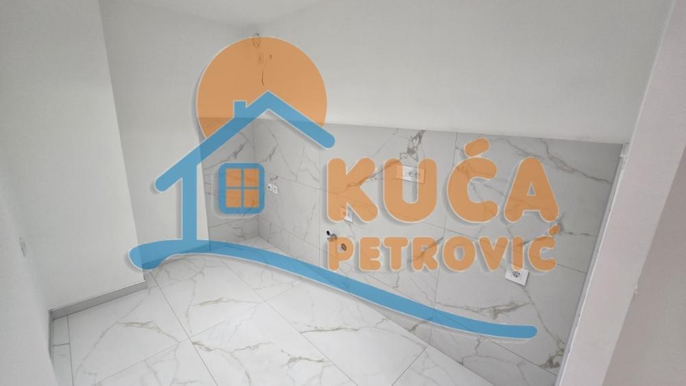 Slika 4 - Stan u zgradi, uknjižen, centralno grejanje, oglas ID p-015231