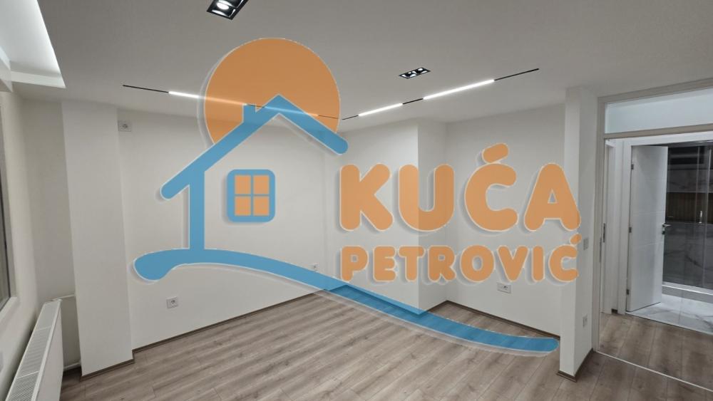 Slika 8 - Stan u zgradi, uknjižen, centralno grejanje, oglas ID p-015231