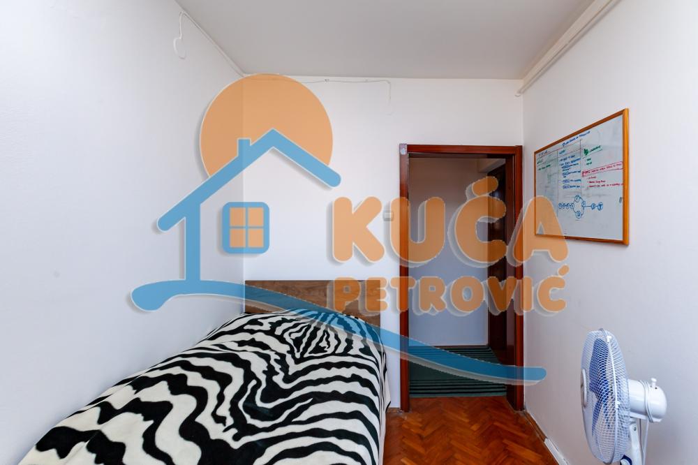 Slika 10 - Stan u zgradi, uknjižen, grejanje na struju, oglas ID p-015249