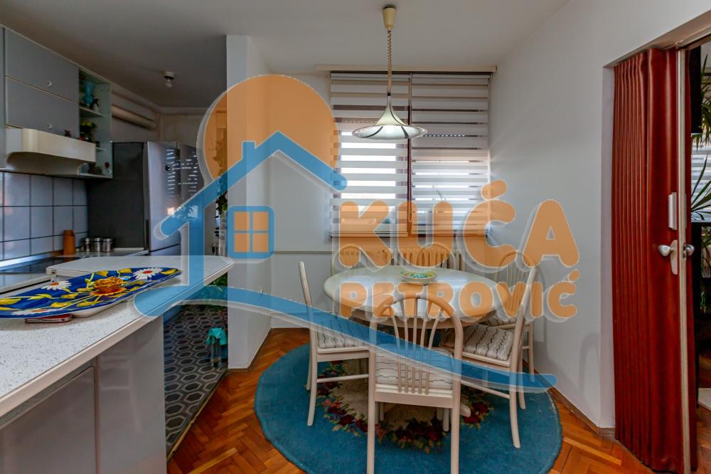 Slika 5 - Stan u zgradi, uknjižen, grejanje na struju, oglas ID p-015249