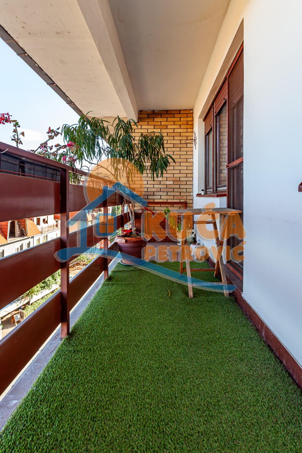 Slika 7 - Stan u zgradi, uknjižen, grejanje na struju, oglas ID p-015249