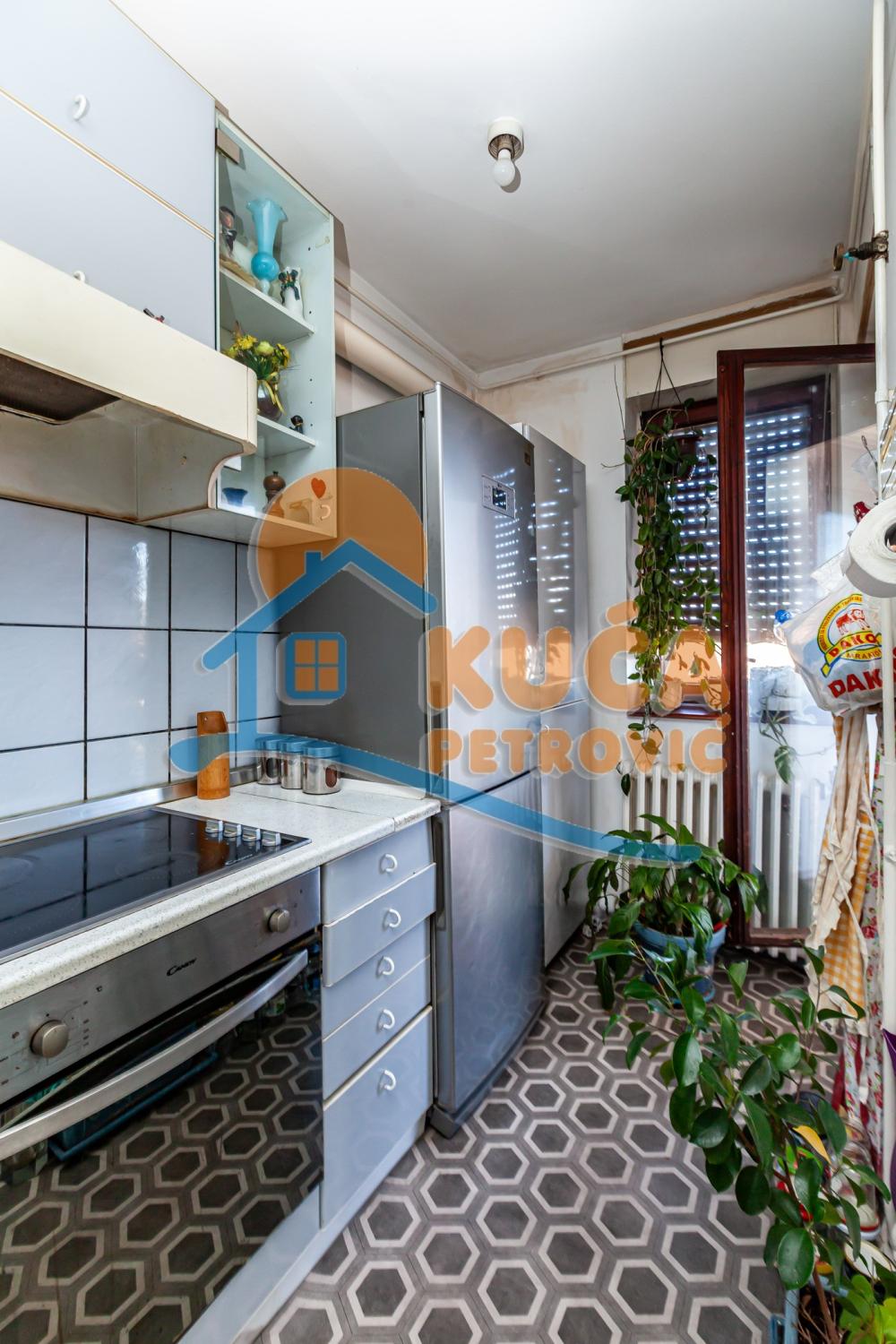 Slika 6 - Stan u zgradi, uknjižen, grejanje na struju, oglas ID p-015249