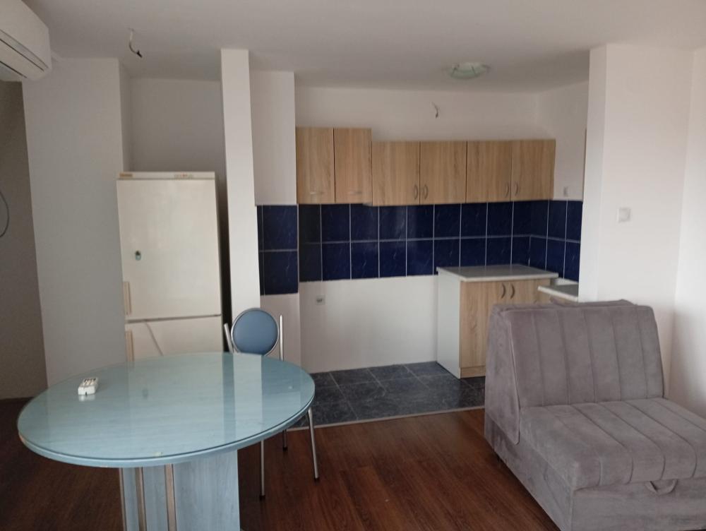 Slika 1 - Opremljen stan od 45m2 na VI spratu u zgradi bez lifta