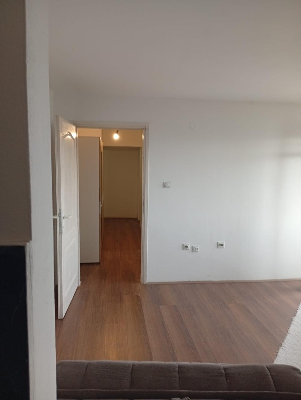 Slika 4 - Opremljen stan od 45m2 na VI spratu u zgradi bez lifta