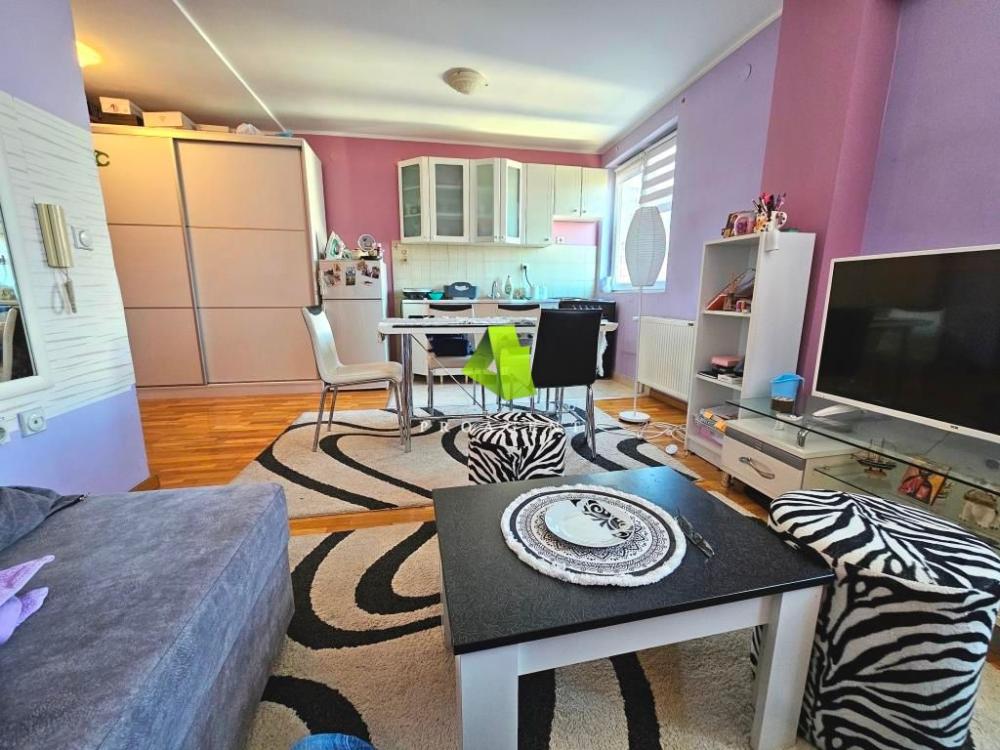 Slika 5 - Garsonjera sa stvarima kod parka Sveti Sava ID#7380