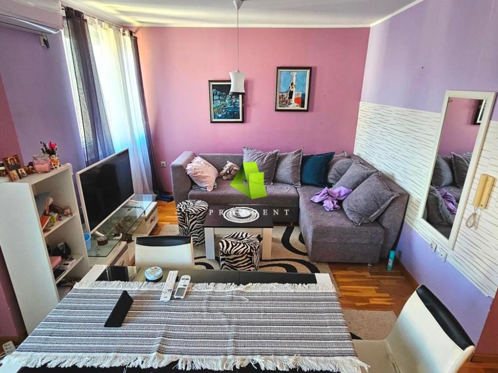 Slika 4 - Garsonjera sa stvarima kod parka Sveti Sava ID#7380