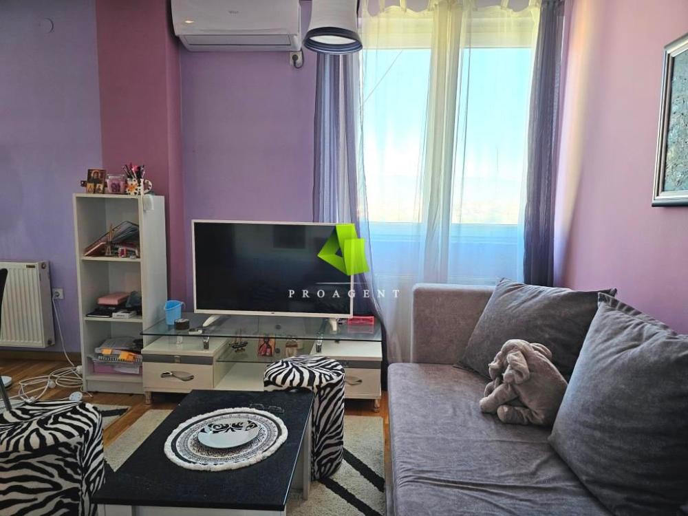 Slika 2 - Garsonjera sa stvarima kod parka Sveti Sava ID#7380