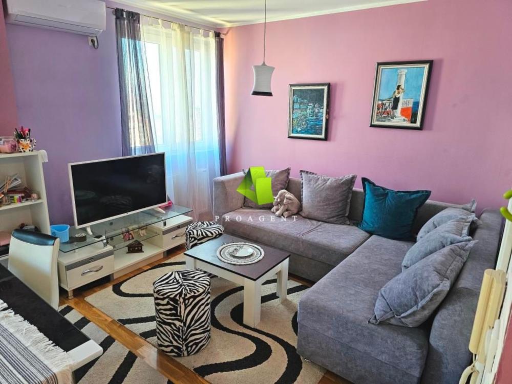 Slika 1 - Garsonjera sa stvarima kod parka Sveti Sava ID#7380